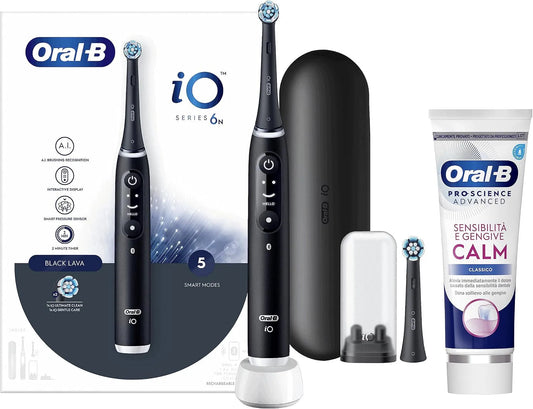 iO6 Oral-B Spazzolino Elettrico Ricaricabile Nero dotato di Custodia Da Viaggio, 1 Spazzolino + 1 Dentifricio Sensibilità e Gengive Calm 75ml
